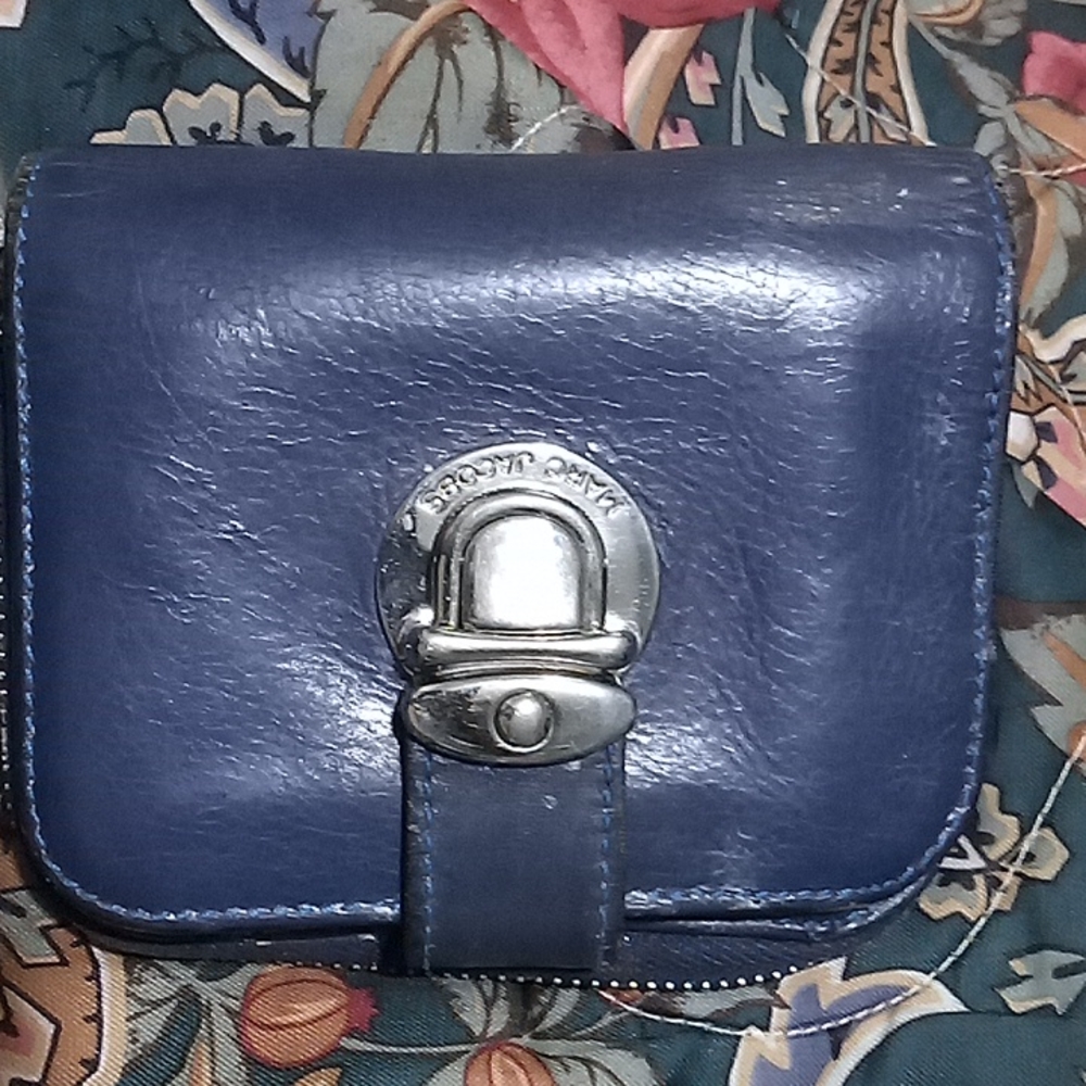 Marc Jacobs blue walle